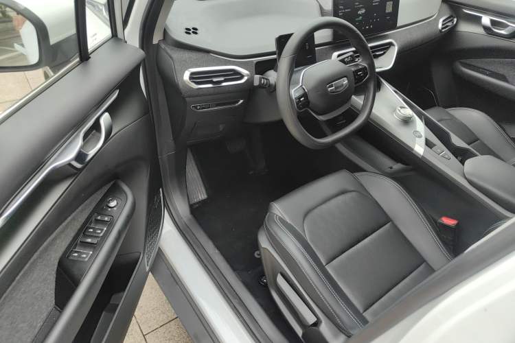 Used Geometry C 2022 400KM Commuter Version Driver Seat