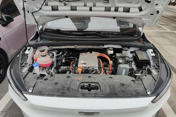 Used Geometry C 2022 400KM Commuter Version Engine Bay