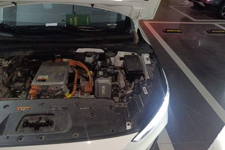 Used Geometry C 2022 Blueberry C400 Engine Bay Left