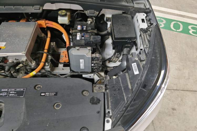 Used Geometry C 2022 550KM Grapefruit Plus Engine Bay Left