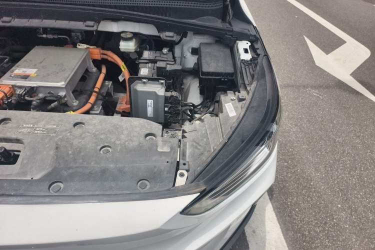 Used Geometry C 2022 400KM Blueberry Pro Engine Bay Left