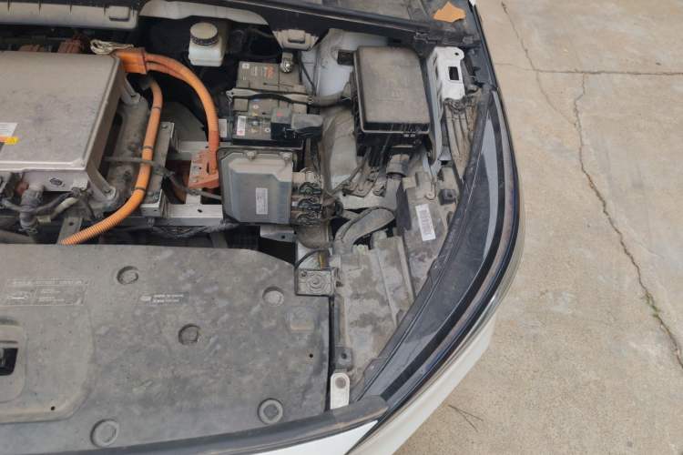 Used Geometry C 2022 Blueberry C400 Engine Bay Left