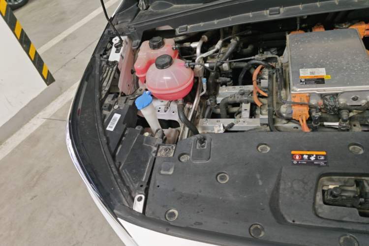 Used Geometry C 2022 550KM Grapefruit Plus Engine Bay Right