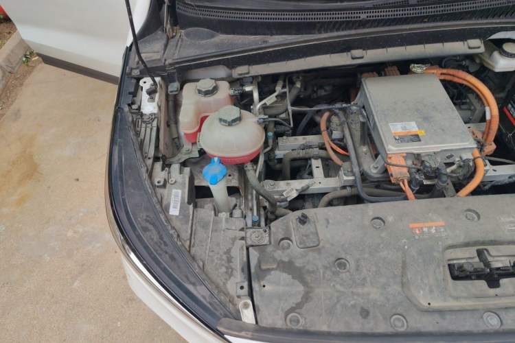 Used Geometry C 2022 Blueberry C400 Engine Bay Right