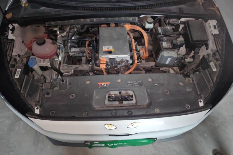 Used Geometry C 2022 550KM Grapefruit Pro Engine Bay