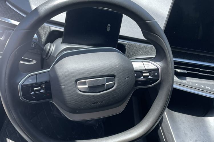Used Geometry C 2022 400KM Commuter Version Interior 1