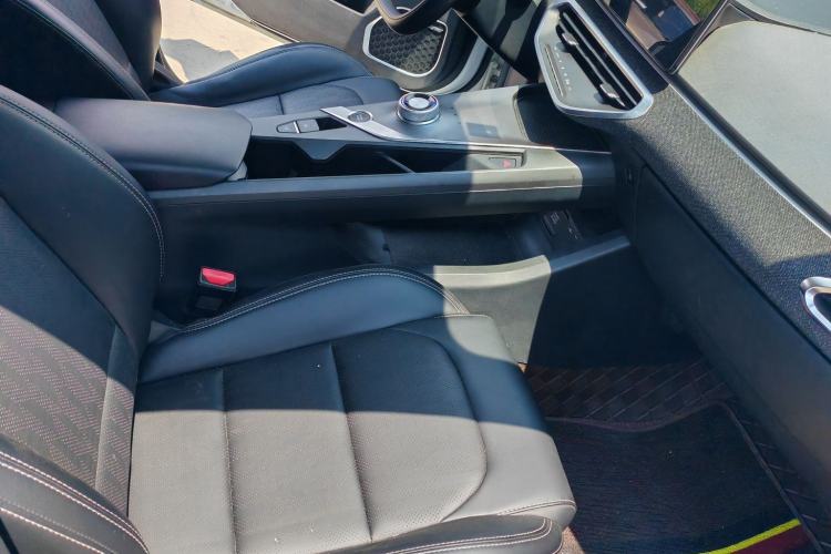 Used Geometry C 2022 Blueberry C400 Interior 2