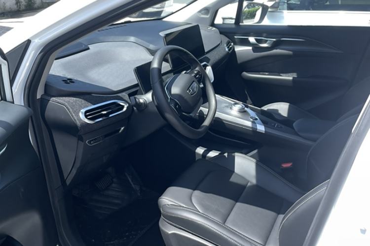 Used Geometry C 2022 400KM Commuter Version Interior 4
