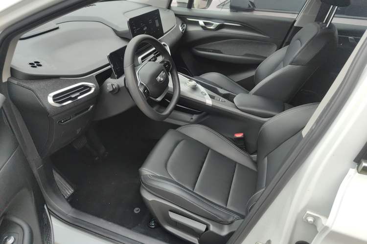 Used Geometry C 2022 400KM Commuter Version Left Front Seat
