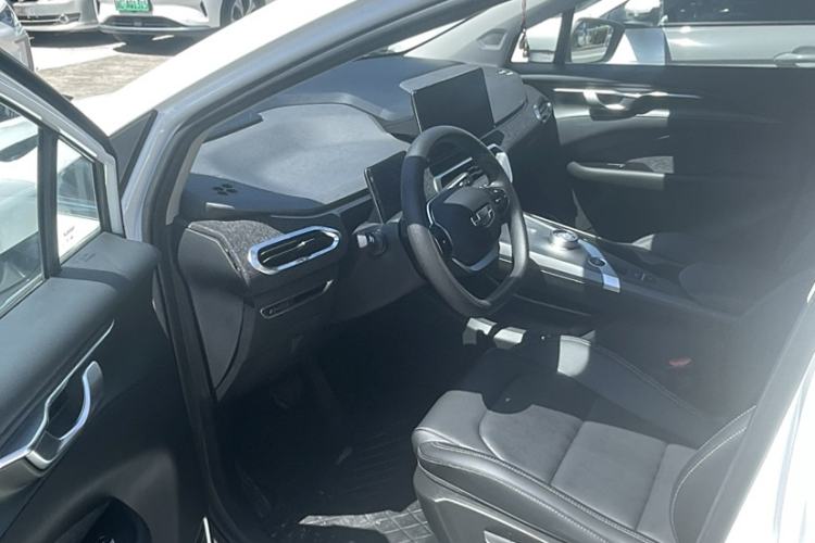 Used Geometry C 2022 400KM Commuter Version Left Front Seat