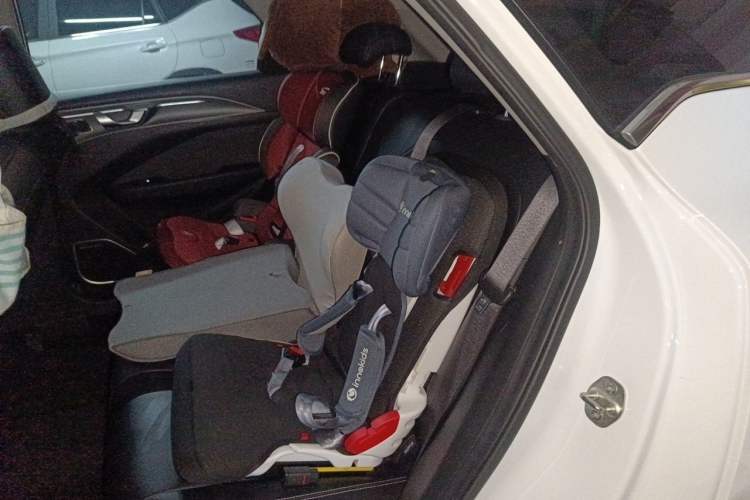 Used Geometry C 2022 Blueberry C400 Left Rear Seat