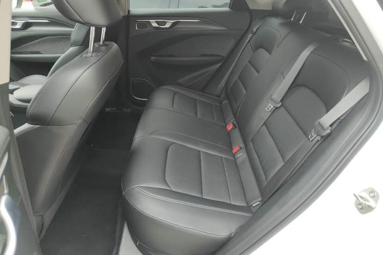 Used Geometry C 2022 400KM Commuter Version Left Rear Seat