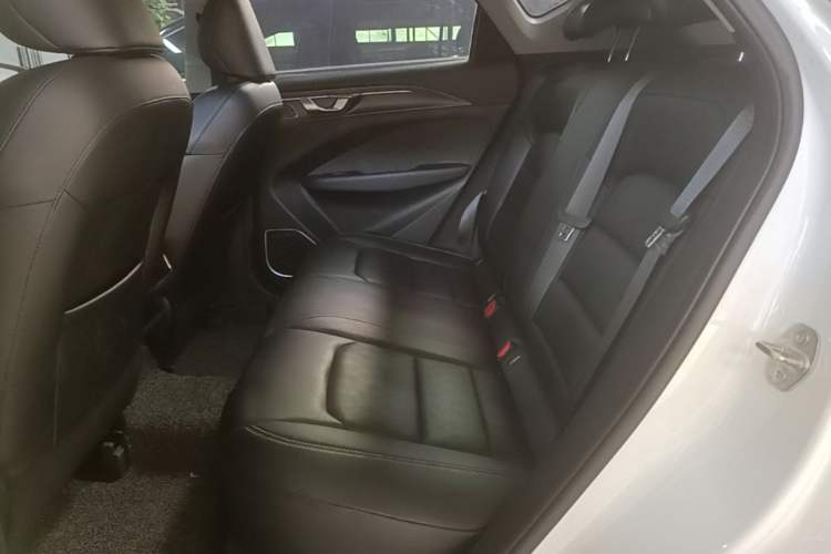 Used Geometry C 2022 400KM Commuter Version Left Rear Seat