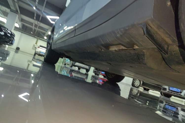 Used Geometry C 2022 400KM Blueberry Pro Left Side Sill