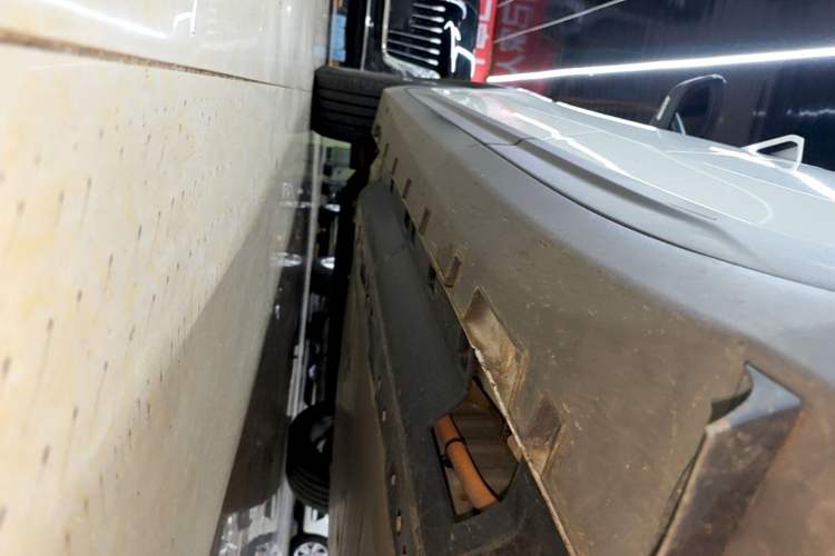 Used Geometry C 2022 400KM Commuter Version Left Side Sill