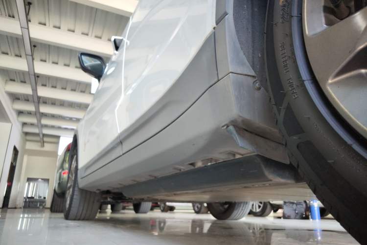 Used Geometry C 2022 Blueberry C400 Left Side Sill