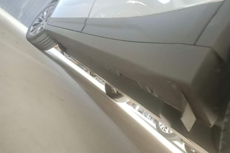 Used Geometry C 2022 400KM Commuter Version Left Side Sill