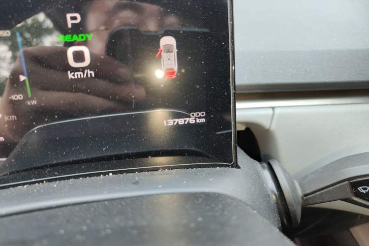 Used Geometry C 2022 Grape C550 Odometer Close Up