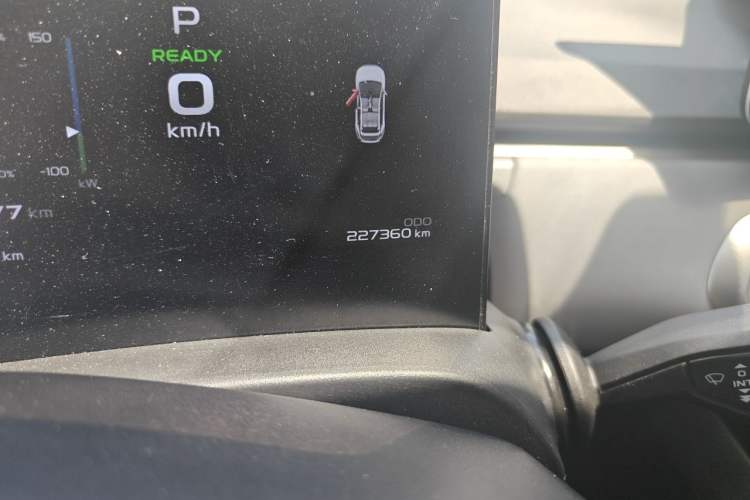 Used Geometry C 2022 Grape C550 Odometer Close Up