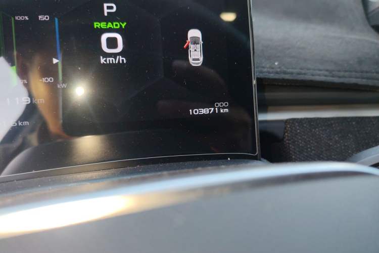 Used Geometry C 2022 Blueberry C400 Odometer Close Up