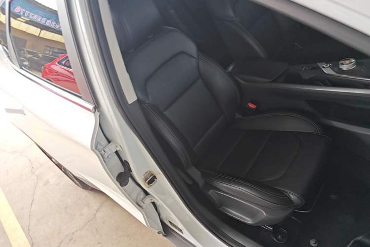 Used Geometry C 2022 Blueberry C400 Right Front Seat