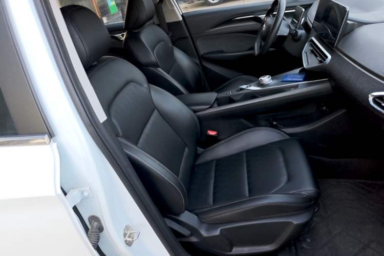 Used Geometry C 2022 400KM Commuter Version Right Front Seat