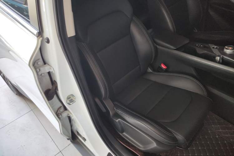 Used Geometry C 2022 Blueberry C400 Right Front Seat