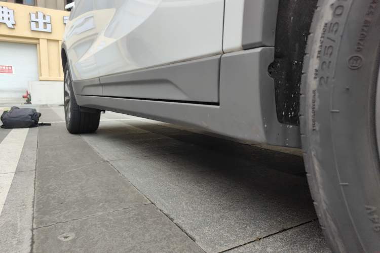 Used Geometry C 2022 400KM Commuter Version Right Side Sill