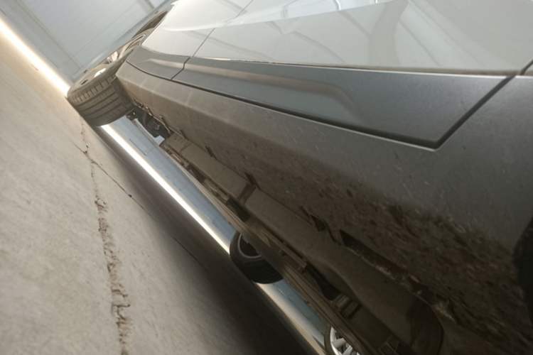 Used Geometry C 2022 400KM Commuter Version Right Side Sill