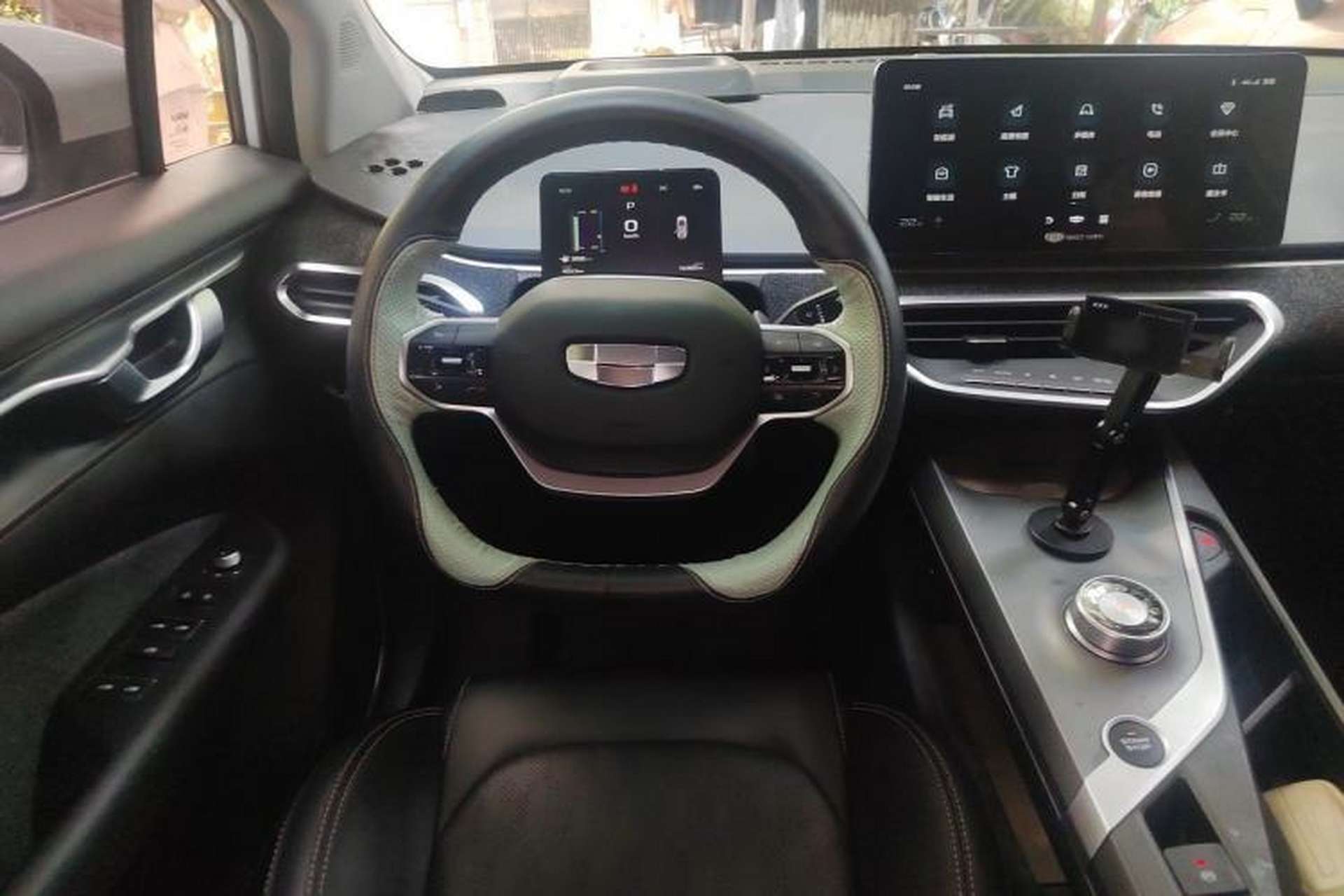 Used Geometry C 2022 400KM Commuter Version Steering Wheel