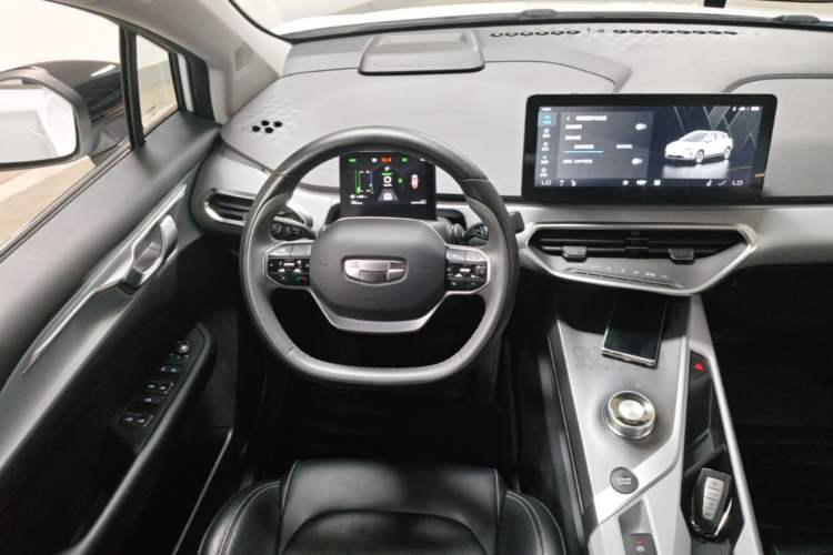 Used Geometry C 2022 550KM Grapefruit Plus Steering Wheel