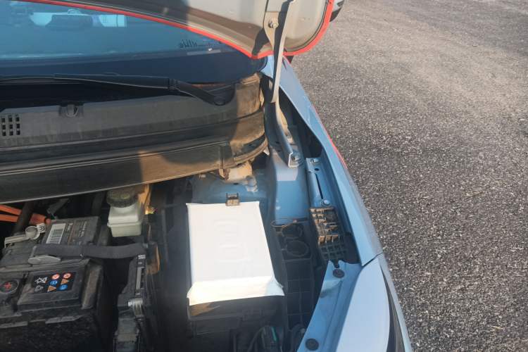 Used Geometry E  Engine Bay Left