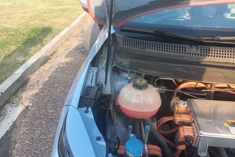 Used Geometry E  Engine Bay Right