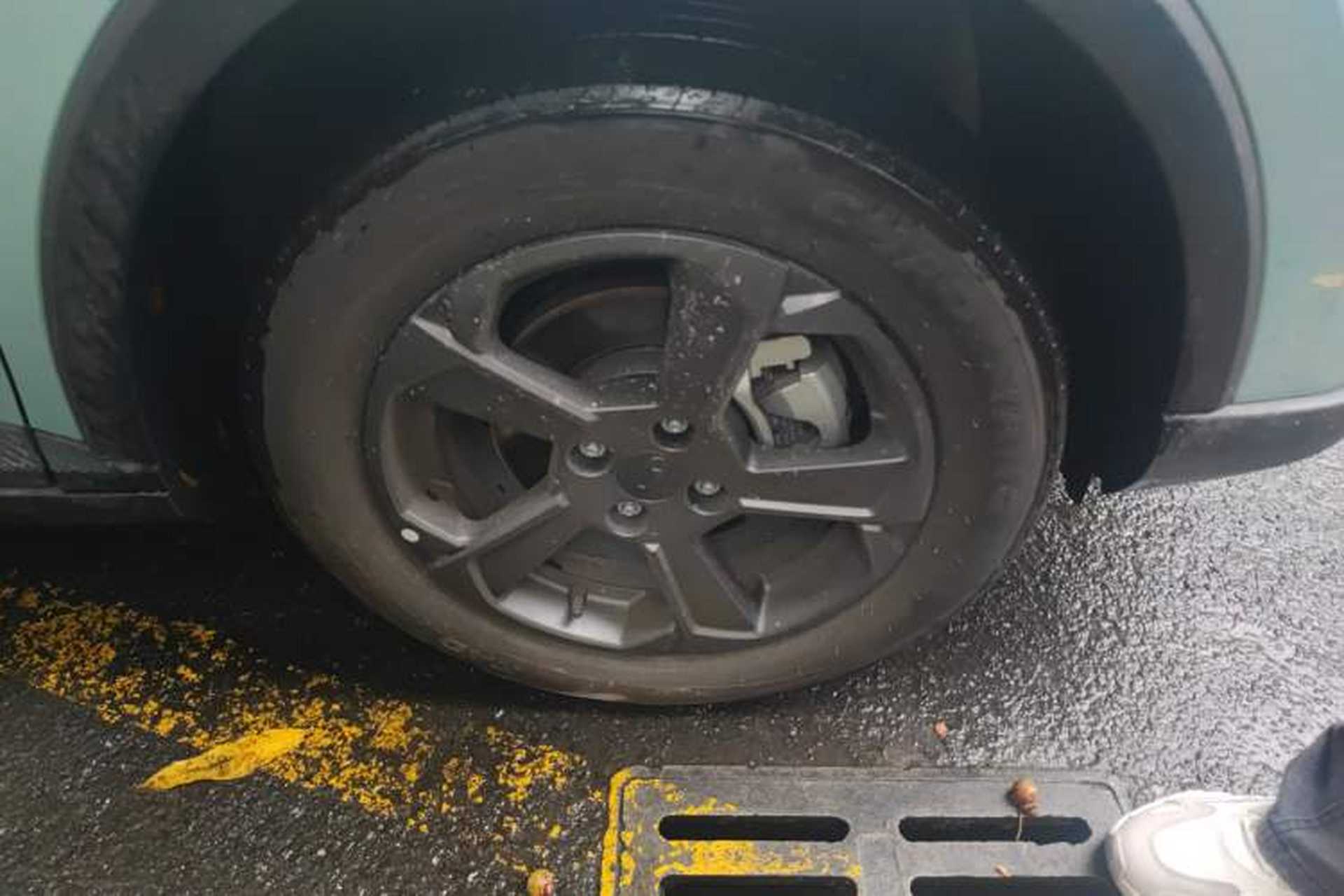 Used Geometry E 2022 320KM Cute Tiger 5-Seater Right Front Wheel Hub