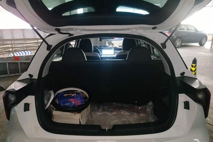 Used Geometry E 2022 401 km Linglong Tiger 4 Seats Trunk