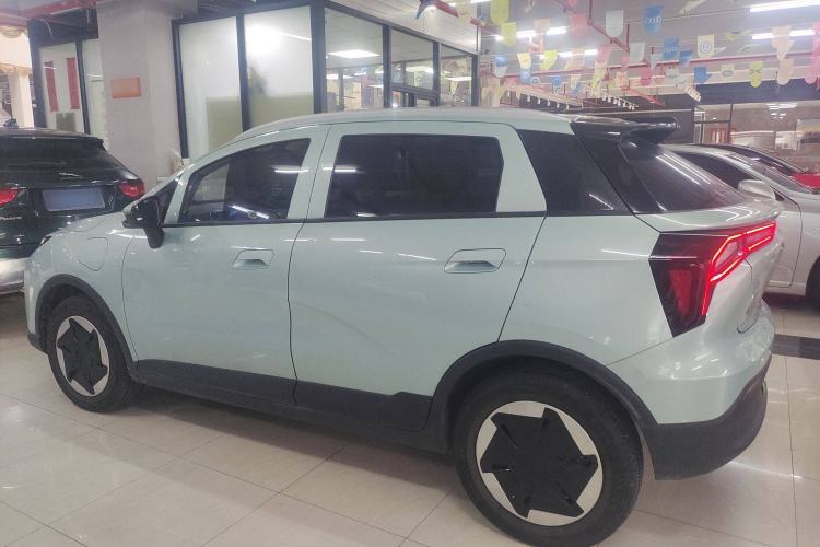 Used Geometry E Firefly 2024 301km Starlight Exterior 3