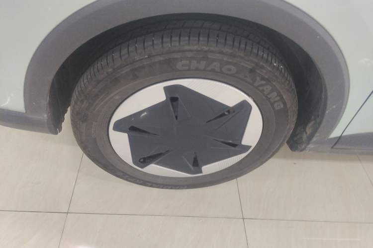 Used Geometry E Firefly 2024 301km Starlight Exterior 5