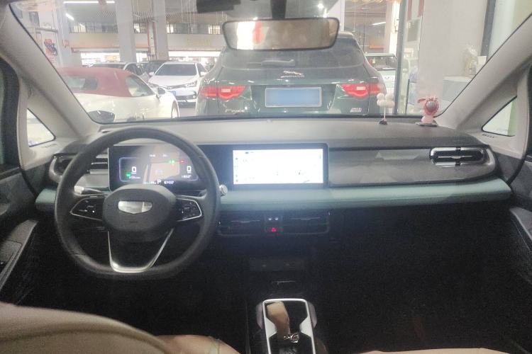 Used Geometry E Firefly 2024 301km Starlight Interior 2