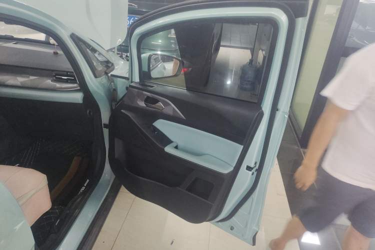 Used Geometry E Firefly 2024 301km Starlight Interior 5