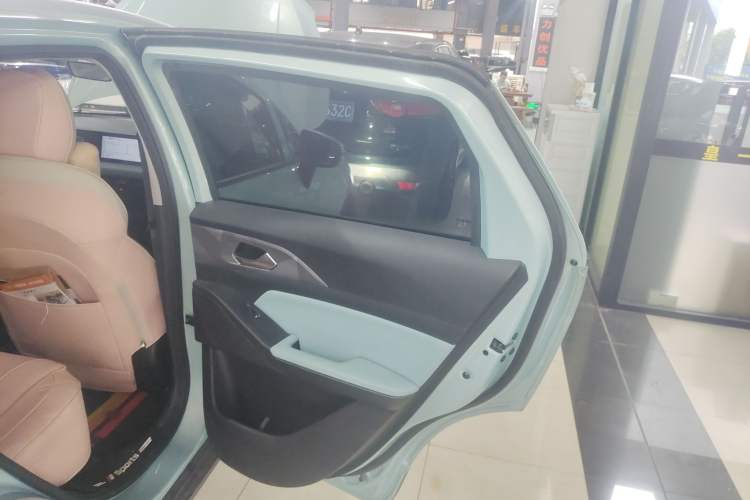 Used Geometry E Firefly 2024 301km Starlight Interior 6