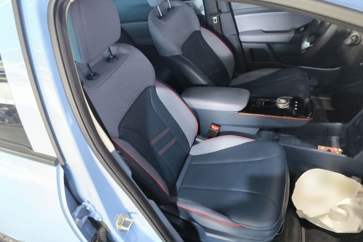 Used Geometry E Firefly 2022 401 km Linglong Tiger 4 Seats Right Front Seat