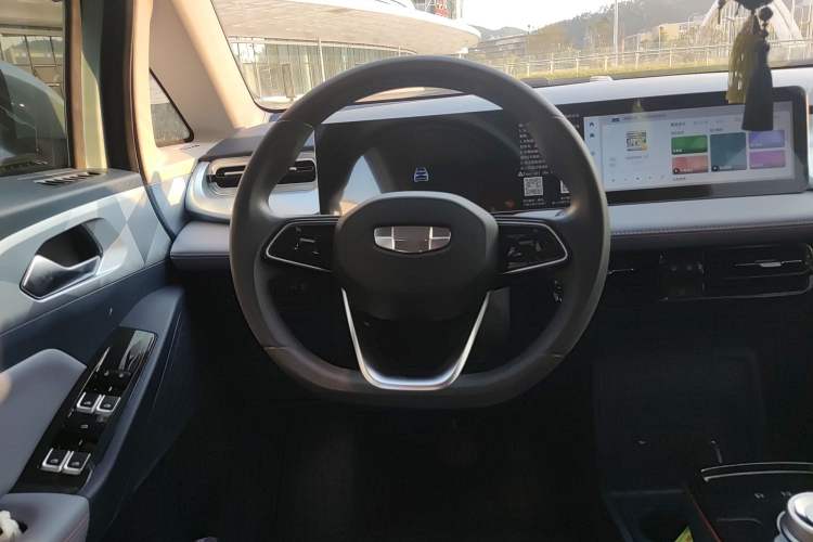 Used Geometry E Firefly 2022 401 km Linglong Tiger 4 Seats Steering Wheel