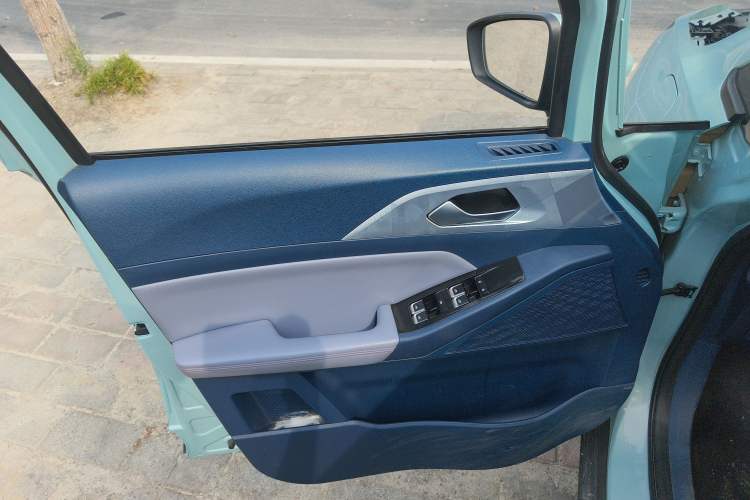 Used Geometry E Firefly 2022 401 km Linglong Tiger 5 Seats Interior 7