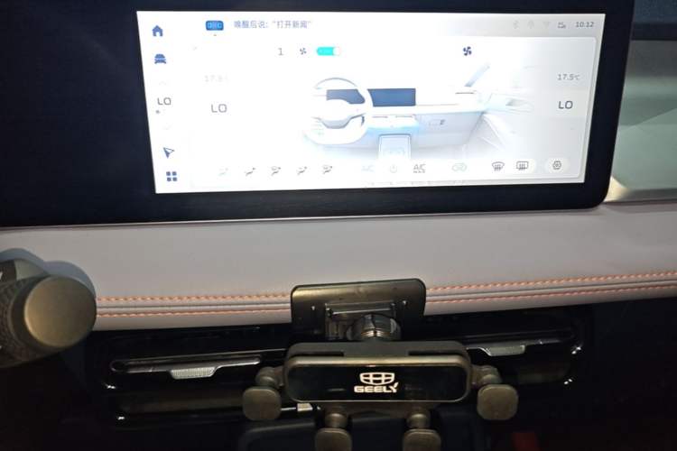 Used Geometry E Firefly 2022 401 km Linglong Tiger 5 Seats Audio And AC Panel