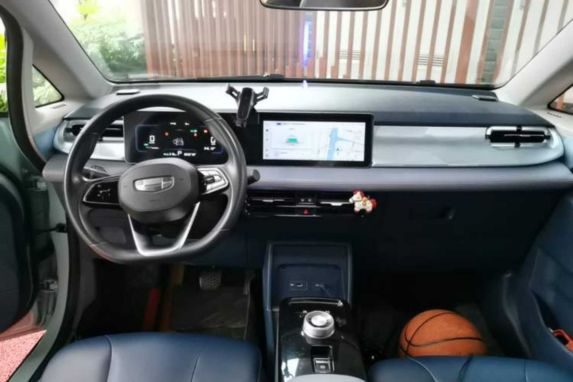 Used Geometry E Firefly 2022 401 km Linglong Tiger 4 Seats Center Console
