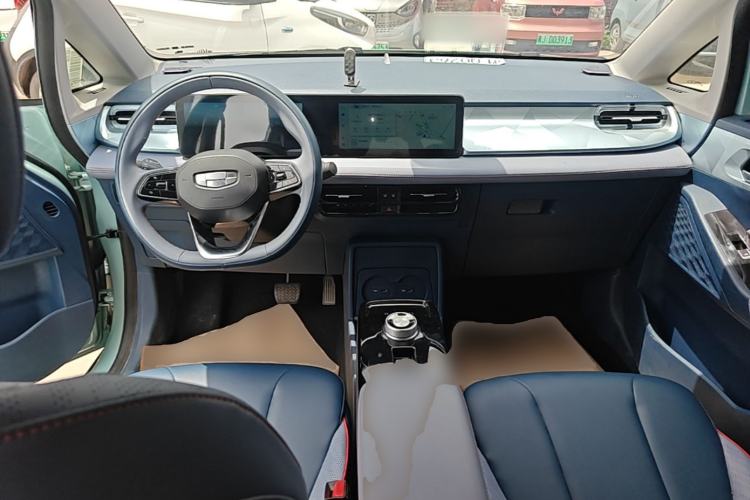 Used Geometry E Firefly 2022 401 km Linglong Tiger 5 Seats Center Console