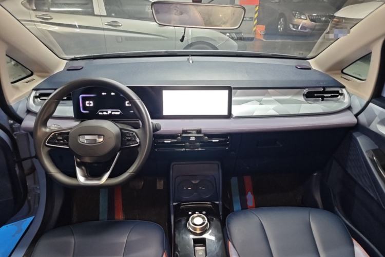 Used Geometry E Firefly 2022 401 km Linglong Tiger 5 Seats Center Console