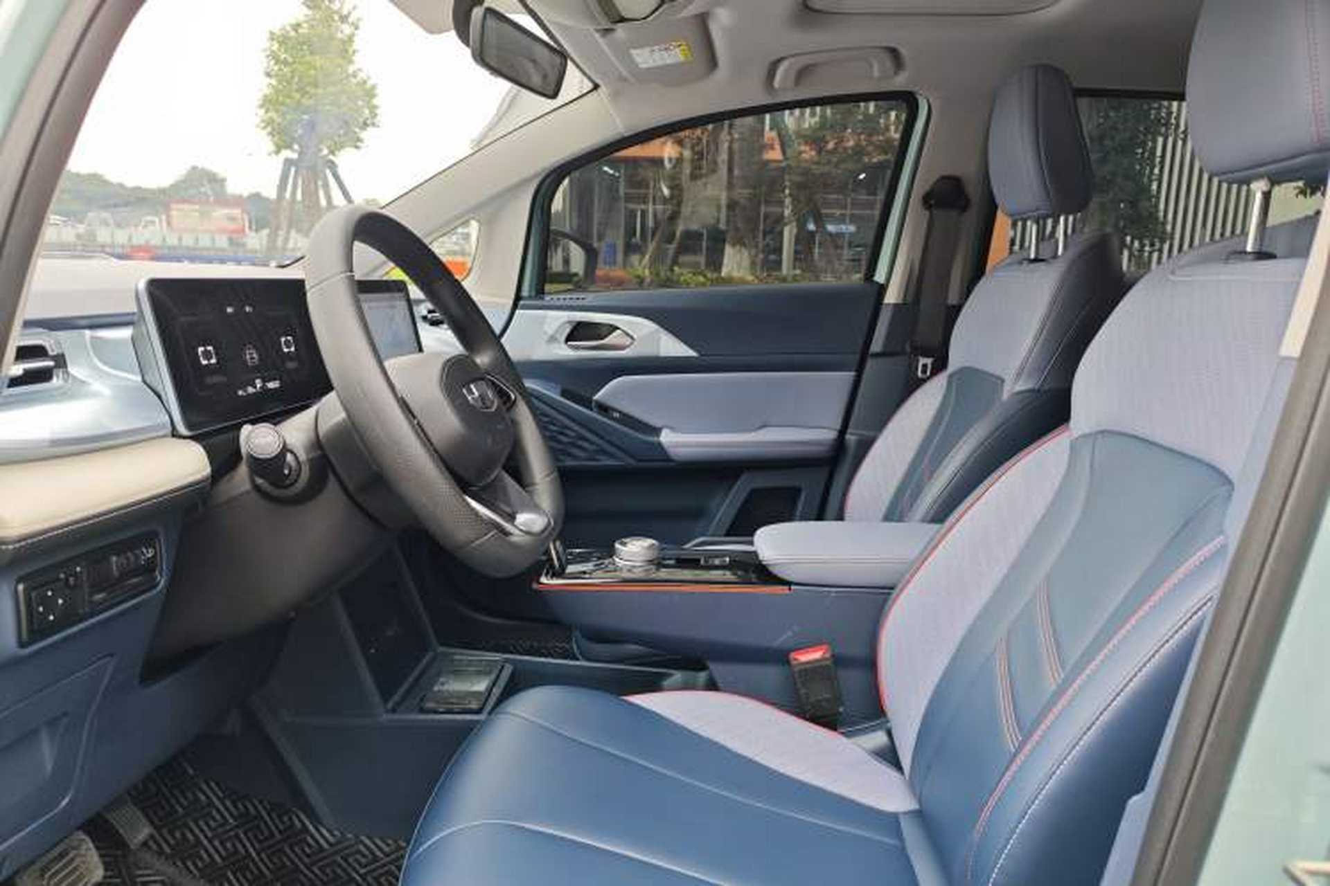 Used Geometry E Firefly 2022 401 km Linglong Tiger 4 Seats Interior 2