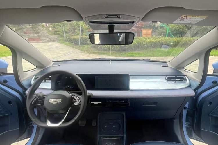 Used Geometry E Firefly 2022 401 km Linglong Tiger 4 Seats Interior 2