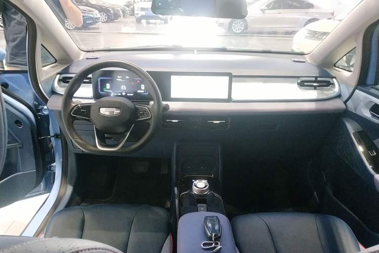 Used Geometry E Firefly 2022 401 km Linglong Tiger 4 Seats Interior 2